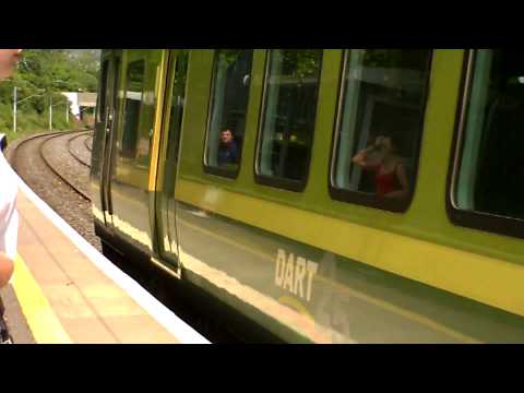Dart class 8600 arrives into Shankill station
