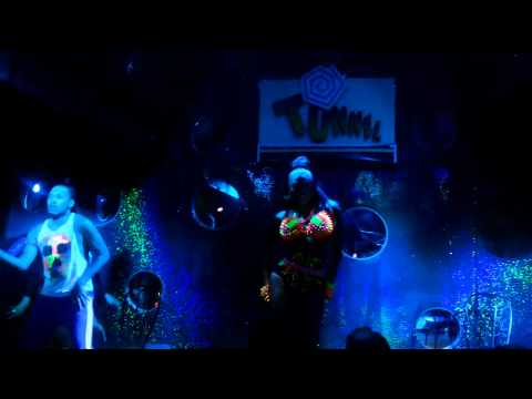 VICTORIA VIPPER NA TUNNEL