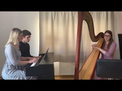 Familia Bursuc canta "In fata tronului de sus"