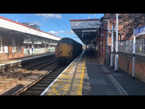 37059 and 37069 Passes Romford on 0Z37