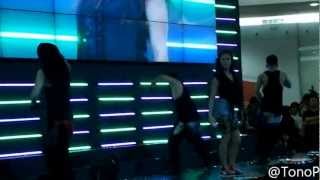 Agnes Monica Paralyzed English Version Medley with Shake It Off Senayan City