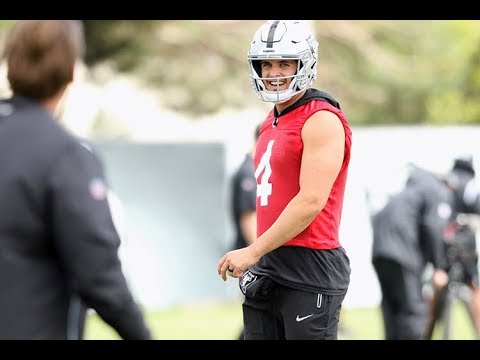 Carr says he's making strides in Gruden's offense