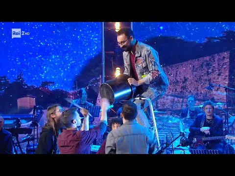 La performance dei Percussionisti Anonimi - Dalla strada al Palco 11/04/2023