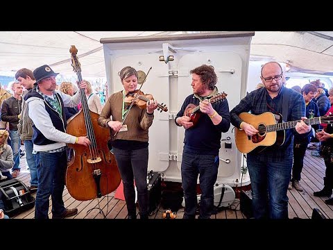 Shetland Fiddle Music - Tyunes play Lynda's Reel Set