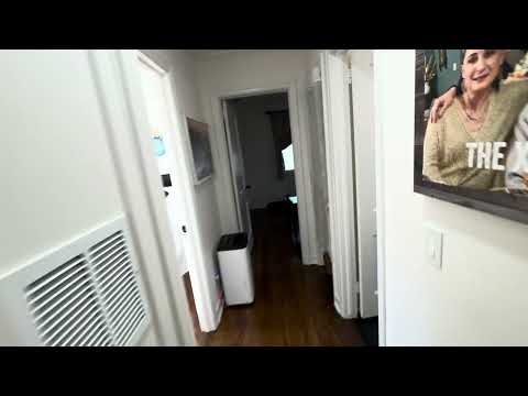 Charming (frunished) 2BR Savannah Bungalow with Fenced Yard property video