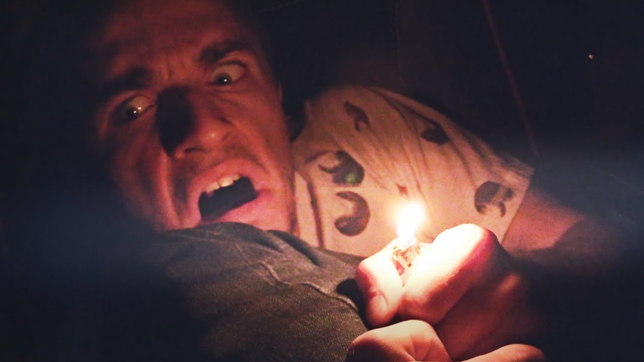 10 MINUTES DANS UN BUNKER HANTÉ ! thumbnail