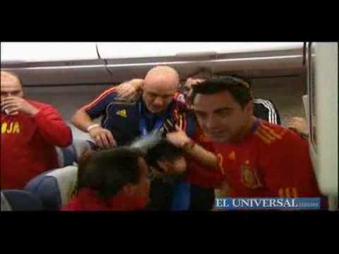 España celebra al puro estilo de Elvis Crespo