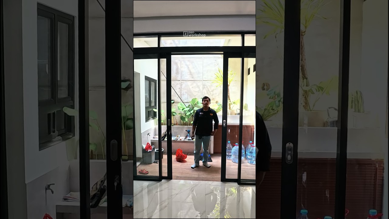 PESONA PINTU SLIDING KACA ALUMINIUM PLUS PARTISI KACA MATI UNTUK HALAMAN BELAKANG RUMAH KAMU