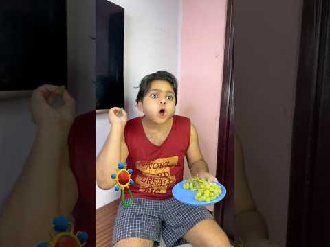 How To eat Grapes🍇🤣#shorts #comedy #funny #olidavines