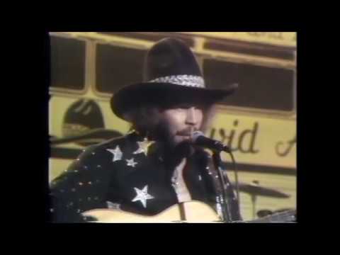 David Allan Coe -    Living On The Run -  Live 1975 (Improved Audio)