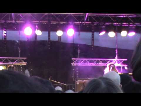 ELECTRELANE - I'm On Fire [22-07-2011, Live à La Plage du Glaz'Art, Paris, France]