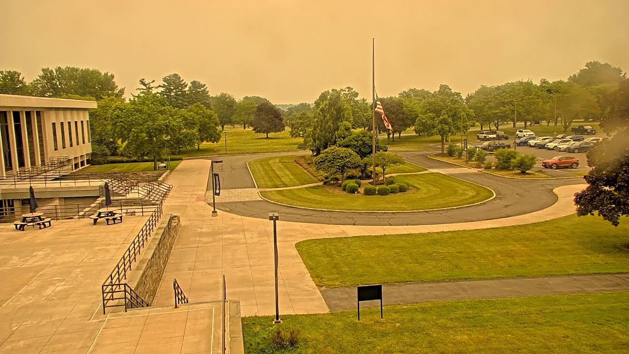 Live webcam view of Northeast College Clock Plaza