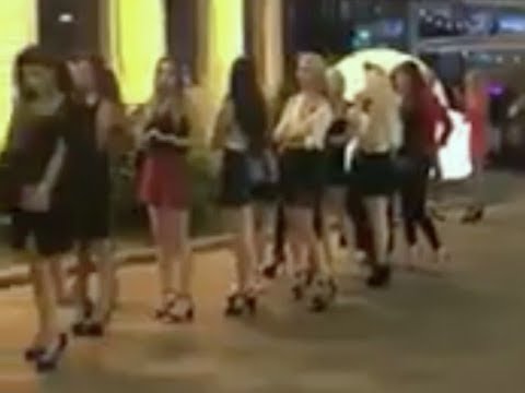 Kolejka do nocnego klubu w Moskwie
