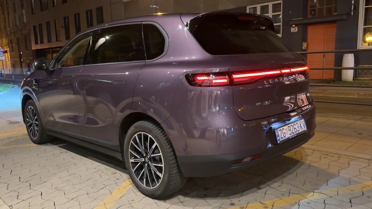 LEAPMOTOR B10 2026 (Europe) at night - LIGHTS, indicators, AMBIENT lights