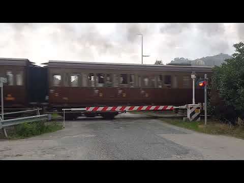 Passaggio a livello Santo Stefano Belbo (CN) treno a vapore - Level crossing- Bahnübergang