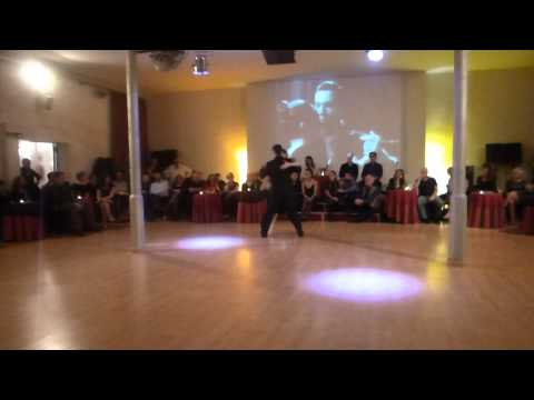  Liliana Tolomei  and  Santiago León  are  dancing  to  a  milonga