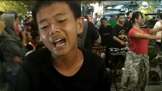 Download lagu RIAN AMBYAR ft PENARI CANTIK di angklung carehal malioboro mp3 Download lagu RIAN AMBYAR ft PENARI CANTIK di angklung carehal malioboro mp3