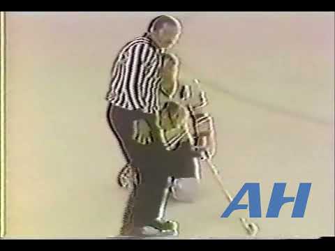 NHL Oct. 16, 1974 Stan Mikita,CHI v Bobby Orr,BOS (R) Chicago Blackhawks Boston Bruins