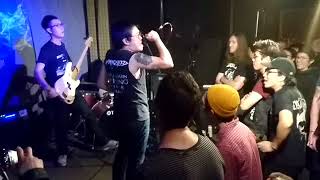 不平之鳴The Squawk –  Circle Pit, live life no rules (Live)