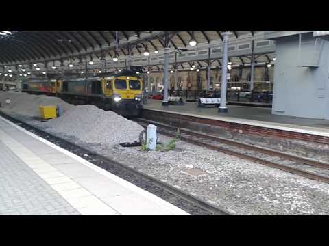 Freightliner 66414 + 66516 passing Newcastle (27/01/18)