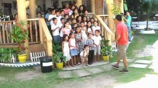 preview picture of video 'XmasParty 2011 Sandugan Beach, Philippines: Kids singing'