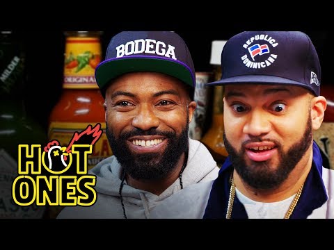DesusとMeroはスパイシーな翼で叩かれる｜ホットワンズ (Desus and Mero Get Smacked By Spicy Wings | Hot Ones)