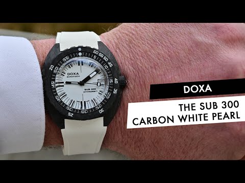 TEST: Die Doxa SUB 300 Carbon Whitepearl und ihr leuchtendes Zifferblatt