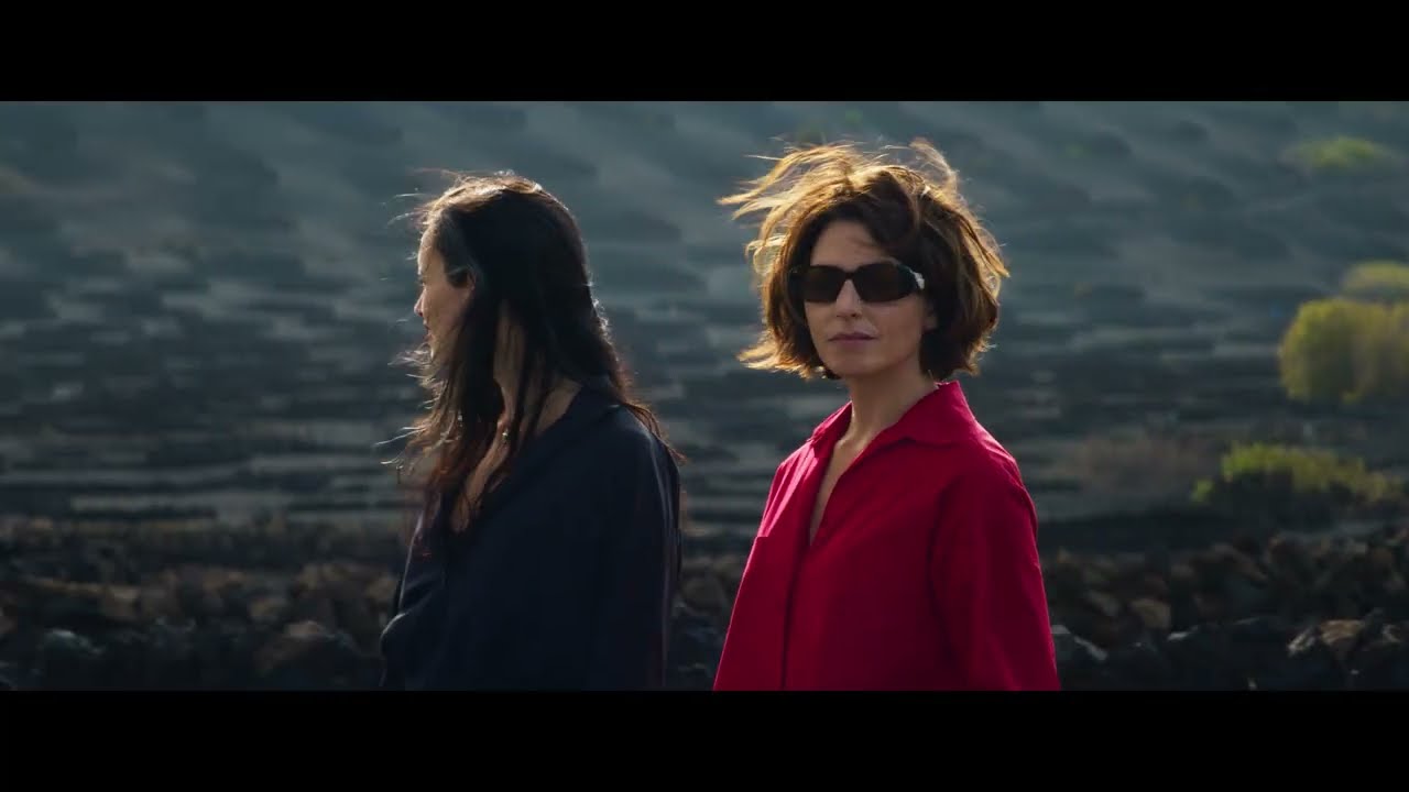 Miniature de la vidéo First Teaser [Subtitled] du film Bitter Christmas