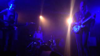 "Feather Lighter", She Keeps Bees - Paris, Décembre 2014