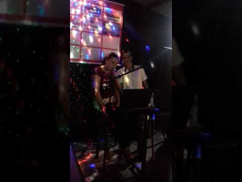 Gisele lima e jhule maciél cantand leandro leonard