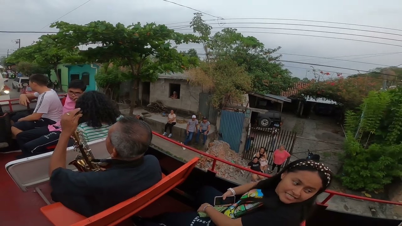 En Conga Bus durante desfile del correo - San Juan Nonualco #UH