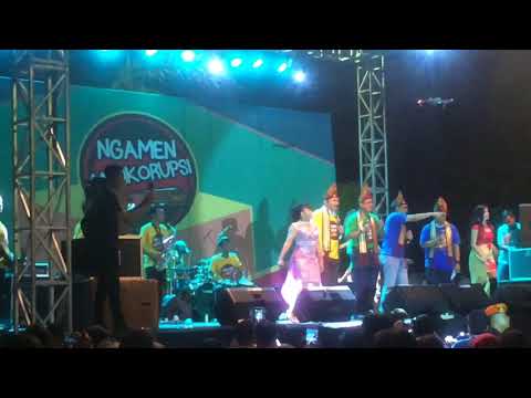 Kiki KDI feat Saut Situmorang & Dir PT KAI - Ku Tak Bisa (Live at Ngamen Anti Korupsi)
