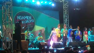 Download lagu Kiki KDI feat Saut Situmorang & Dir PT KAI - Ku Tak Bisa (Live at Ngamen Anti Korupsi) mp3