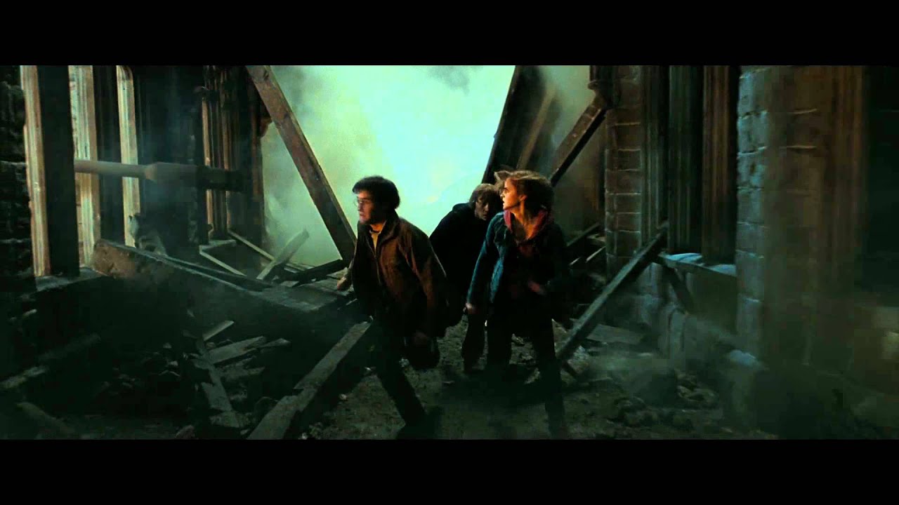 Harry Potter and the Deathly Hallows - Part 2 (Courtyard Apocalypse Scene - HD) - YouTube