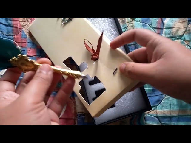 Vídeo relacionado con Quill Pen Set Pluma Escritura Dip Pen Sello Estudiantes Profesor Caligrafía Antigua Regalo Vintage (Negro)