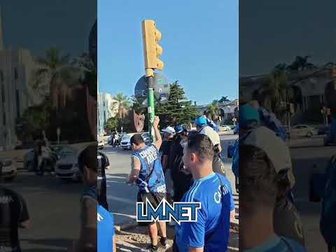 "La hinchada de Millonarios presente en todo lado Ⓜ️⚪️" Barra: Comandos Azules &bull; Club: Millonarios