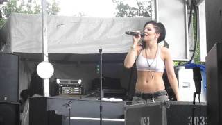 Skylar Grey - Dance Without You live at Lollapalooza 2011