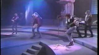 standing push and fall live world on edge