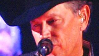 George Strait performing I Ain&#39;t her Cowboy Anymore LIVE