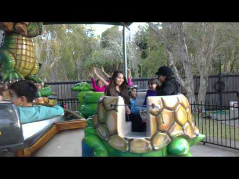 carla geting dizzy at australia zoo on a ride with the kids