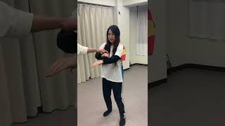 護身術のレッスン　腕をつかまれたときの対処 Self-Defense Lesson: How to Escape an Arm Grab
