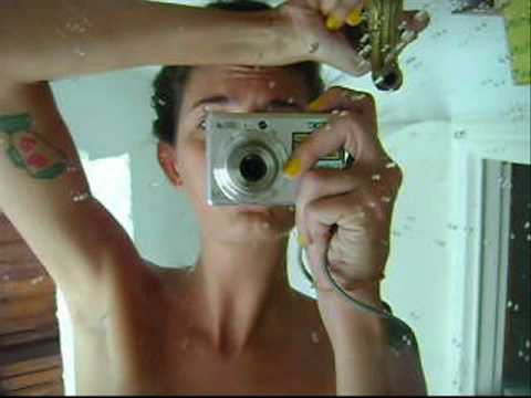 Video thumbnail for De Mão Dada