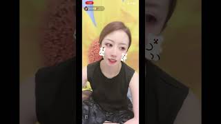 【このズボンで見える事あるのかよ…】ラッキー過ぎるパンチラ　#TikTok #ライブ　#パンチラ