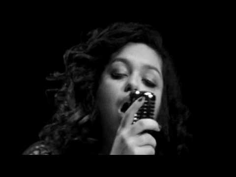 Paula Dominguez  - Ch. I have nothing (Karaoke el concierto) .