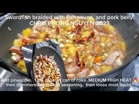 Espadarte e barriga de porco trançados ao molho de peixe.