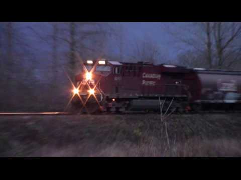 Trains BC 2016: CP 303 (Grain) W/ DPU @ Sumas Mtn BC Canada 23NOV16 ES44AC 8915 Leading
