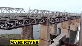 preview picture of video 'TVC Rajdhani Honks Bhairongarh Jumps Mahi River'