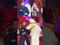 Arey Baap Re Kareena Kapoor Ne Saif Ke Samne Diljit Ko Hug Karke Flying Kiss Diya Honey Singh Song