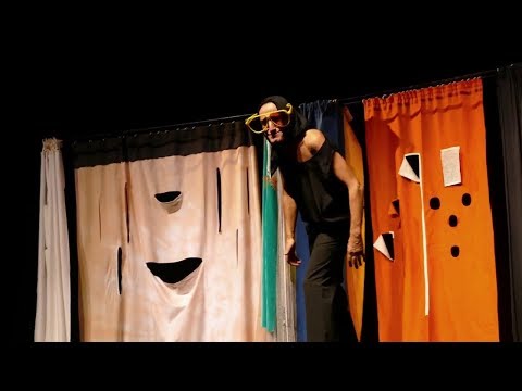 Antonio Rezza - Pitecus - Piazza Castello, Torino (1/3)