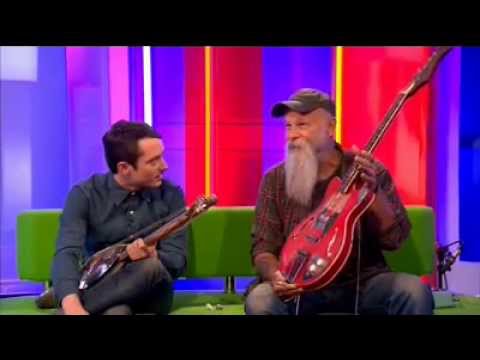 Seasick Steve  Shows Off  his Guitars to Elija Wood [ with subtitles ]